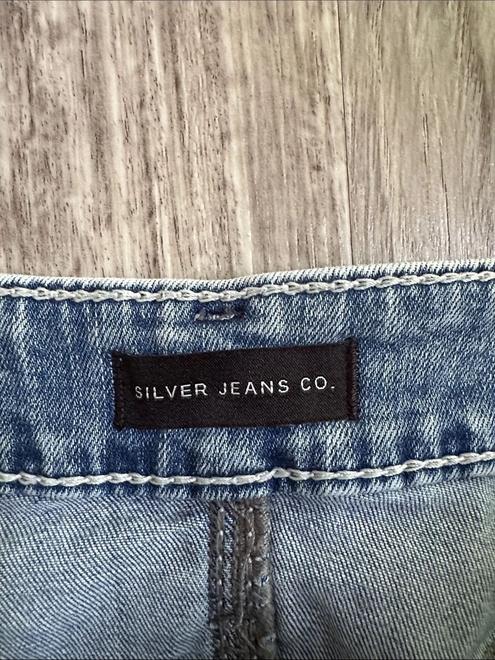 Women’s Silver Jeans(Elyse Capri)Light Wash Women’s Jeans - Classic Straight Fit